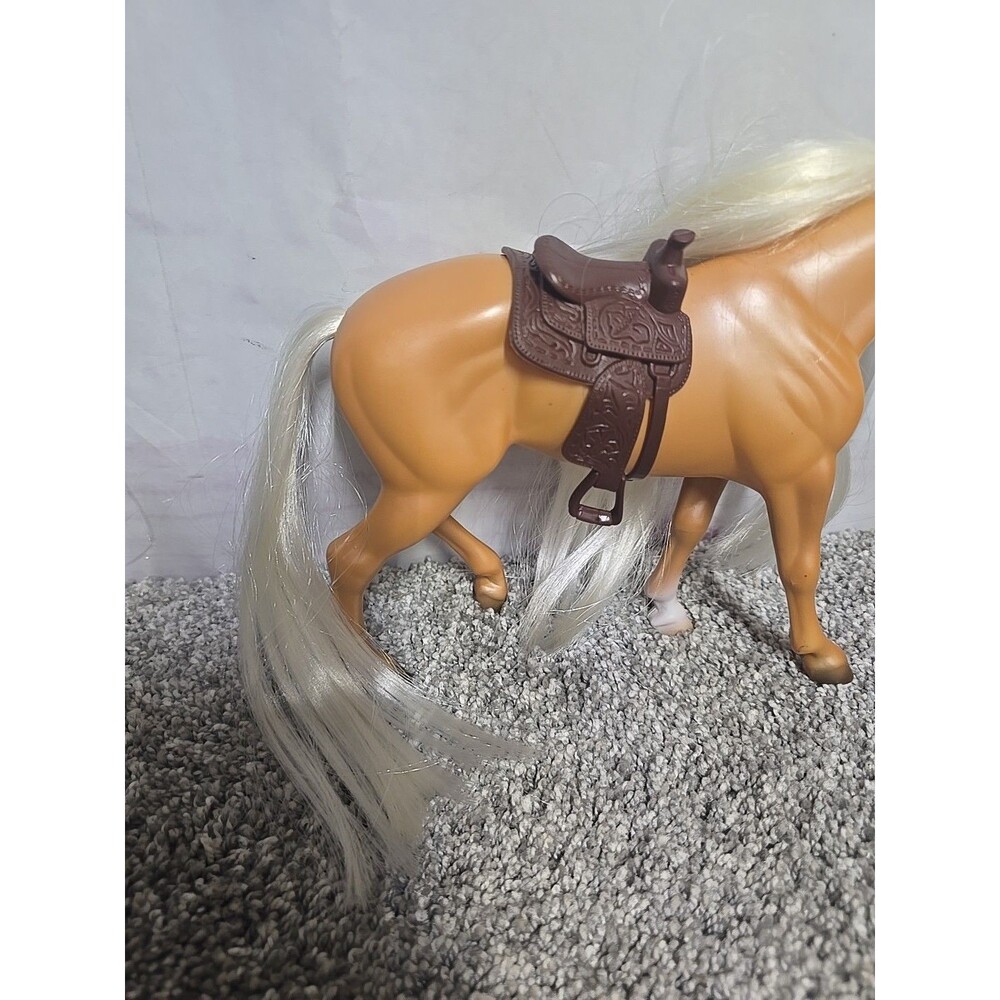 Breyer Reeves Tan Palomino Horse Pony with Saddle #0921PNY   Blonde Mane - Picture 3 of 14